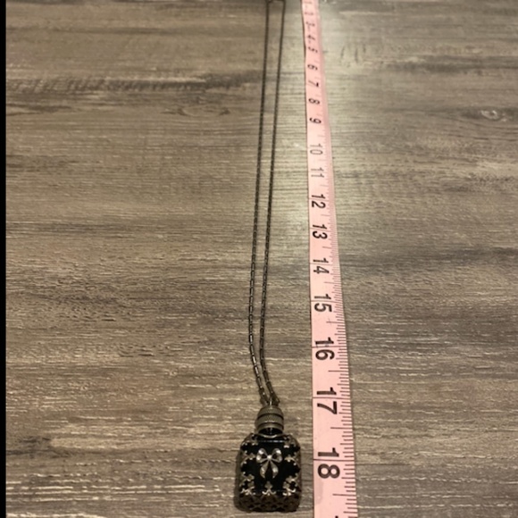 LVP France perfume bottle necklace - Picture 5 of 5